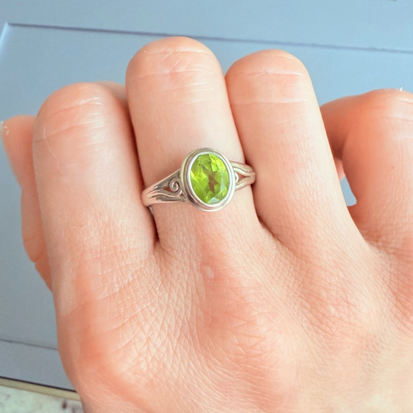 BASK Natural 1.5 ct Peridot Sterling Silver 925 Petite Ring - Picture 6 of 8